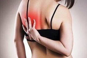 fájdalom a bal lapocka alatt hátulról