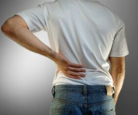 Az alsó hátfájás az osteochondrosis tünete